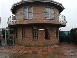 4 Bed House in Trenance Park