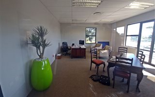 142 m² Office Space in Kloof