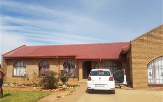 3 Bedroom House in Manzil Park