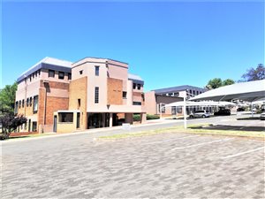 3 Bed Apartment in Helderkruin