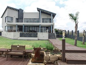 4 Bed House in Bronkhorstbaai