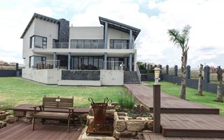 4 Bedroom House in Bronkhorstbaai