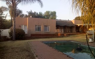 3 Bedroom House in Rooihuiskraal