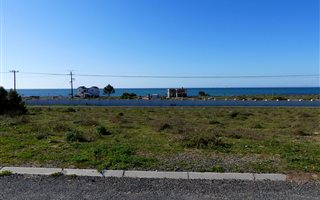 705 m² Land available in Da Gama Bay