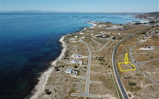 705 m² Land available in Da Gama Bay