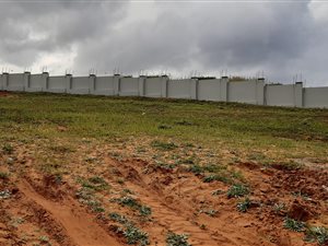 689 m² Land available in Tongaat Beach