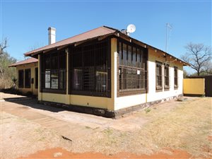 3 Bed House in Daggafontein
