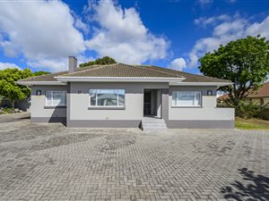 155 m² Office Space in Newton Park