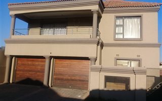 4 Bedroom House in Protea North
