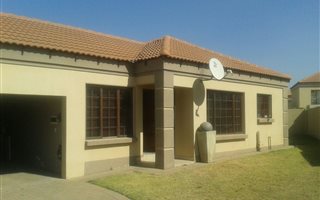 3 Bedroom Townhouse in Jackaroo Park