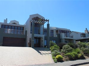 5 Bed House in Oubaai and surrounds