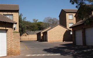 1 Bedroom Apartment in Rooihuiskraal