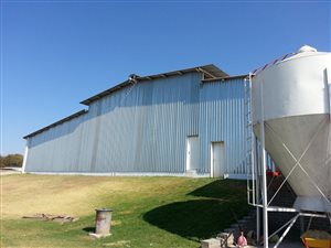 1600 m² Industrial space in Marister