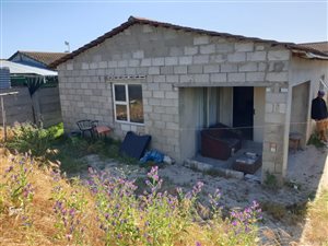 5 Bed House in Malibu Village