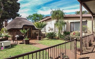 5 Bedroom House in Sinoville