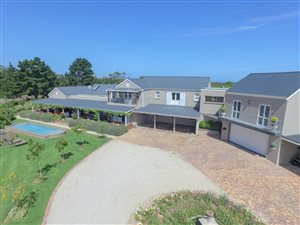 7 Bed House in Keurbooms River