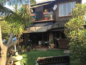 2 Bed Townhouse in Van Riebeeck Park