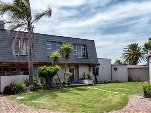 5 Bedroom House in Zeekoevlei