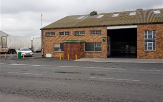 1350 m² Industrial space in Triangle Farm