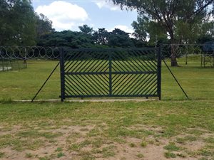 8565 m² Land available in Farmall