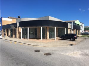 714 m² Industrial space in North End
