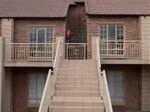 2 Bed Flat in Mooikloof Ridge