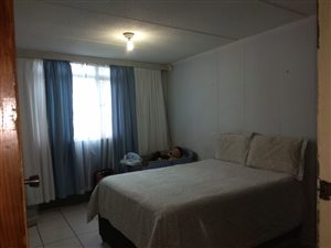 2 Bed Flat in Montclair