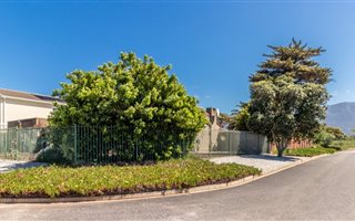 4 Bedroom House in Meadowridge