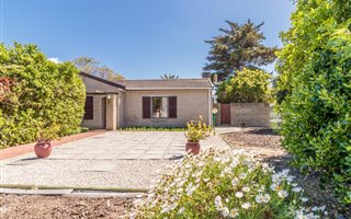 4 Bedroom House in Meadowridge