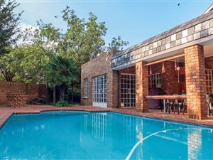 4 Bed House in Alphen Park