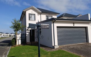 3 Bedroom Townhouse in Buh Rein Estate