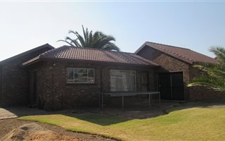 3 Bedroom House in Birchleigh North