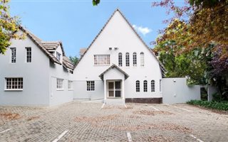 991 m² Commercial space in Norwood