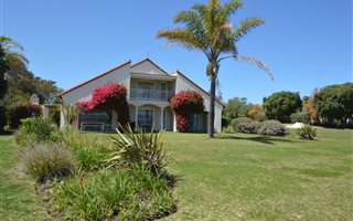3 Bedroom House in Keurbooms River