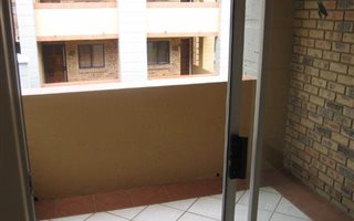 2 Bedroom Apartment in Die Hoewes