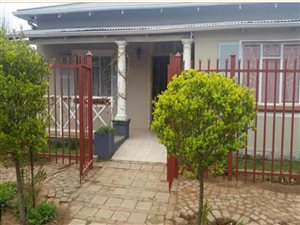 2 Bed House in Trompsburg
