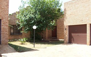 3 Bedroom Simplex in Kibler Park