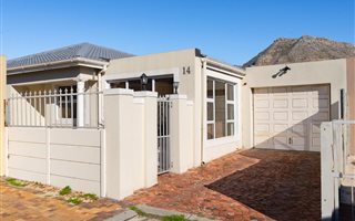 3 Bedroom House in Muizenberg