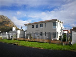 5 Bedroom House in Zandvlei