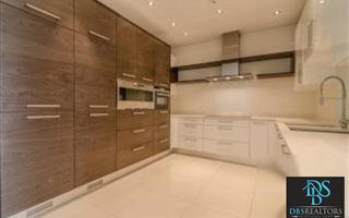 3 Bedroom Apartment in Houghton Estate
