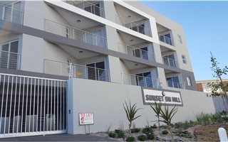 2 Bedroom House in Bloubergstrand