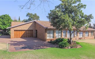 4 Bedroom House in Raslouw