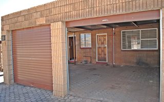 2 Bedroom Townhouse in Krugersdorp North