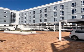 1 Bedroom Apartment in Waterfront