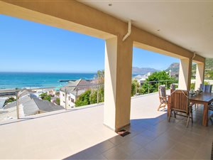 2 Bed Apartment in Kalk Bay