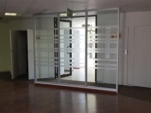 296 m² Office Space in Midridge Park