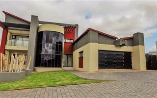 5 Bedroom House in Bendor