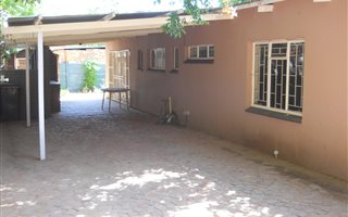2 Bedroom Simplex in Weavind Park