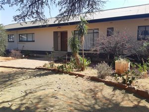4 Bed House in Schweizer Reyneke