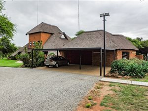 4 Bed House in Kameelfontein and surrounds
